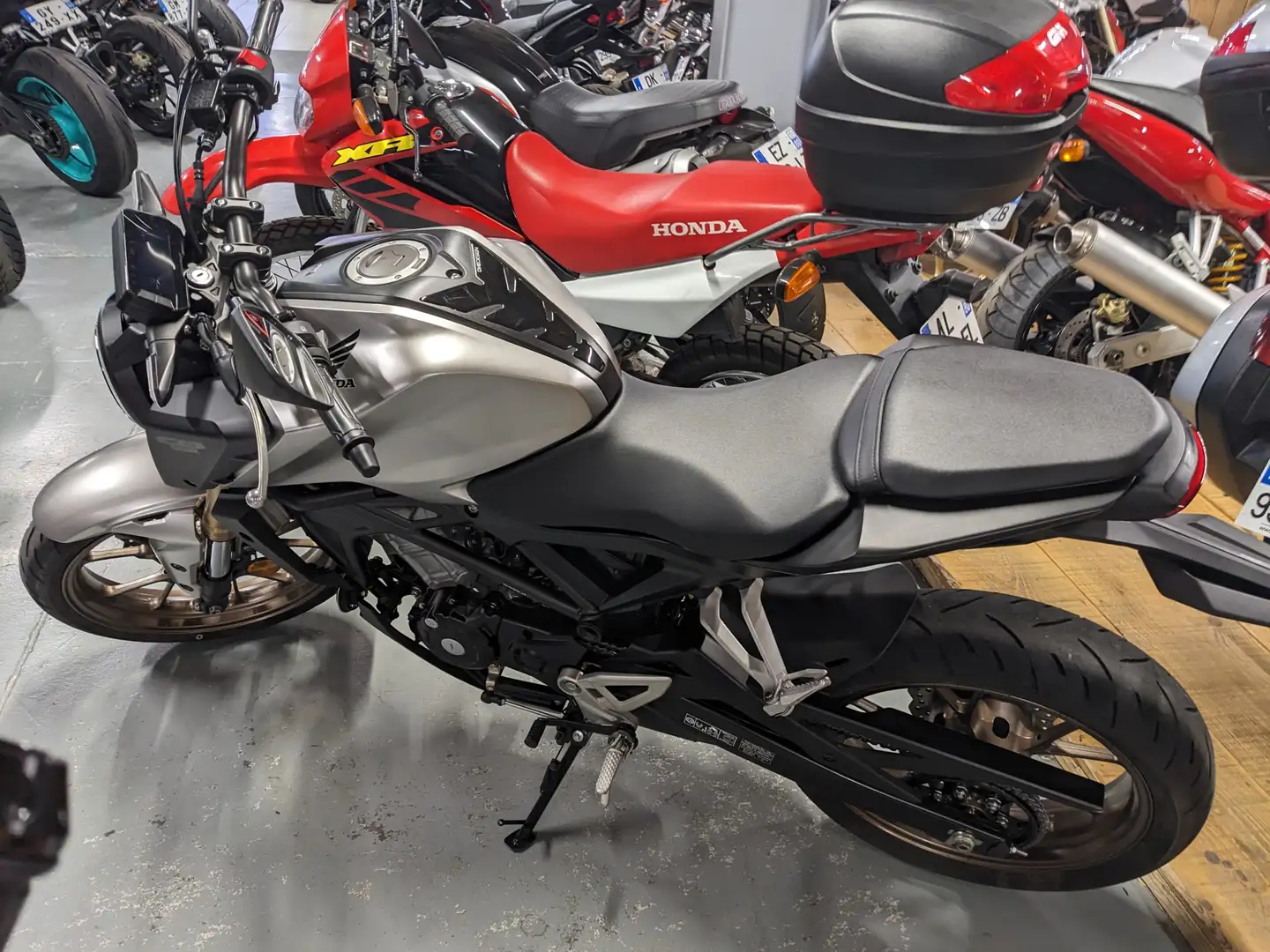 Honda CB 125 Gris - 2
