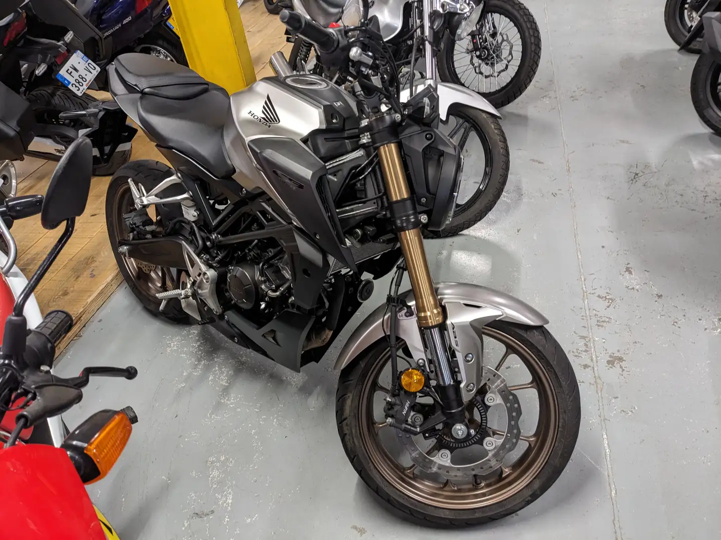 Honda CB 125 Gris - 1