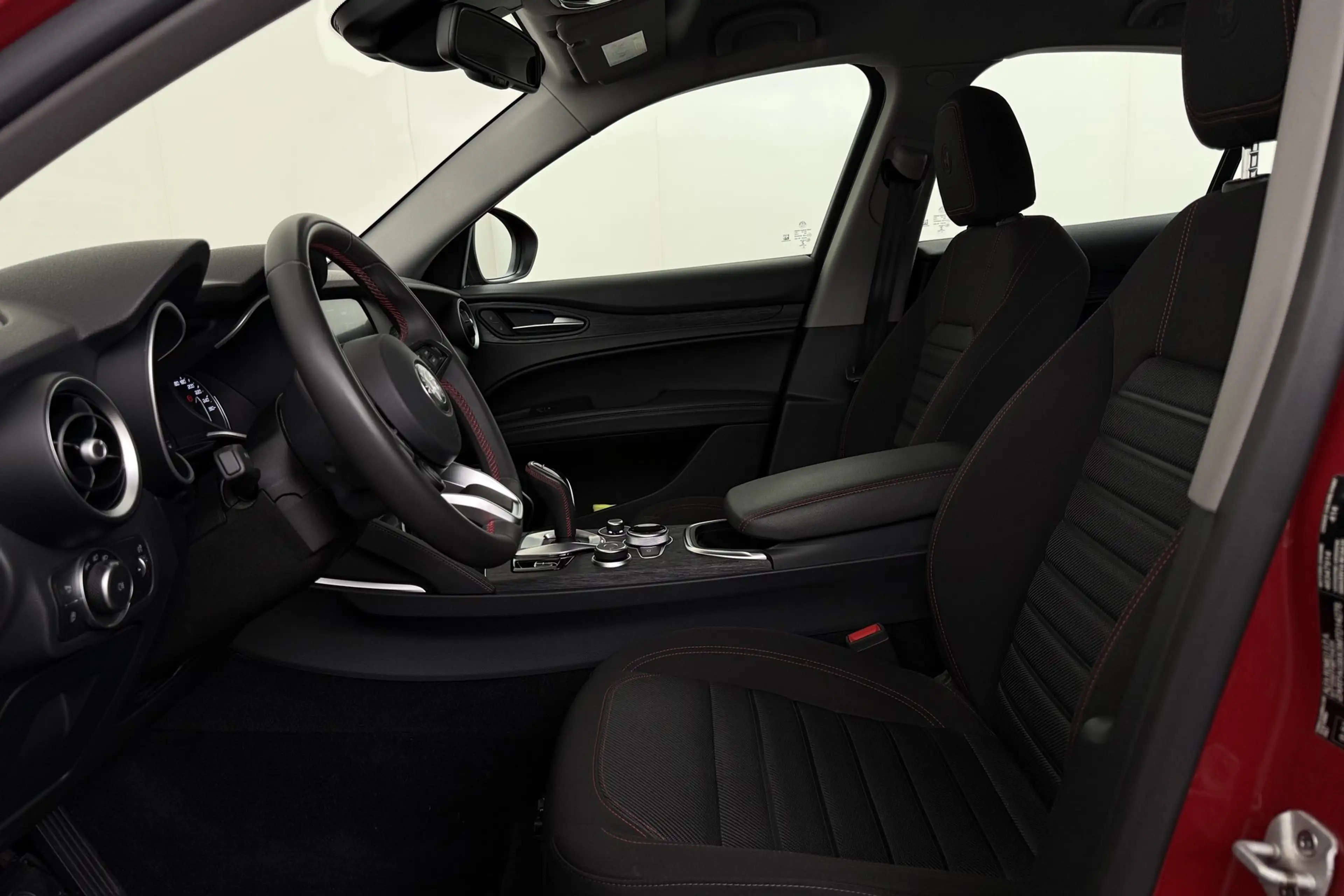 Alfa Romeo Stelvio SUPER 2.2d RWD + A/T + GPS + PDC + CRUISE + ALU 18 — photo 10
