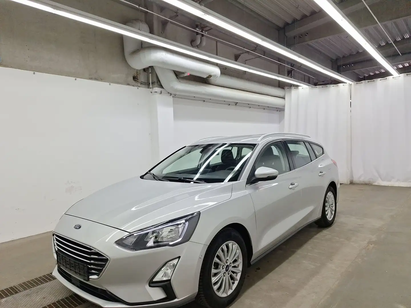 Ford Focus Turnier Titanium PDC Navi DAB Spurhalteassistent Silber - 1