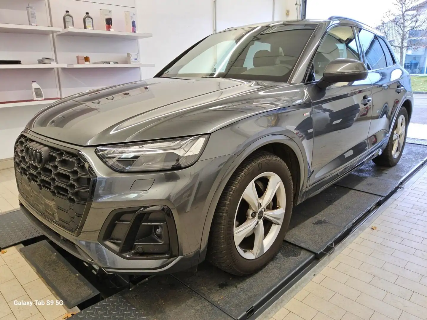 Audi Q5 40 2.0 TDI quattro S line*B&O*AHK*Matrix LED* Grau - 2