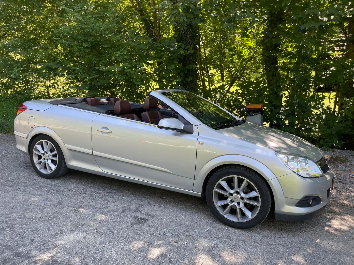 Opel Astra Astra 1.8 Twintop Cosmo (CarPlay, leer, cruise) Zilver - 1
