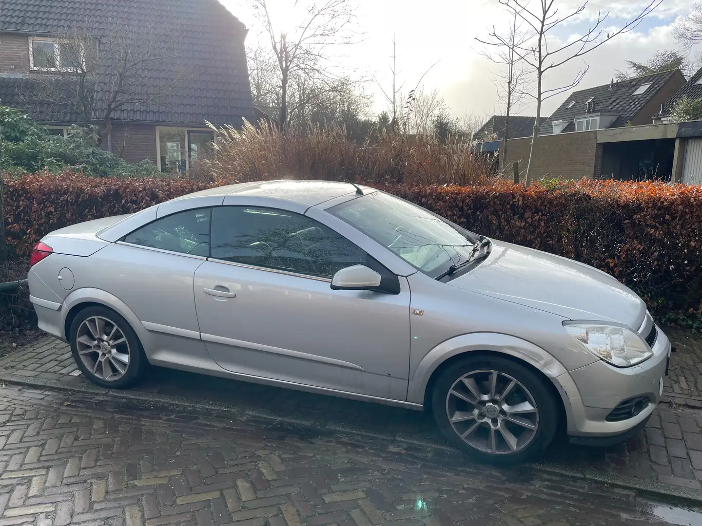 Opel Astra Astra 1.8 Twintop Cosmo (CarPlay, leer, cruise) Zilver - 2