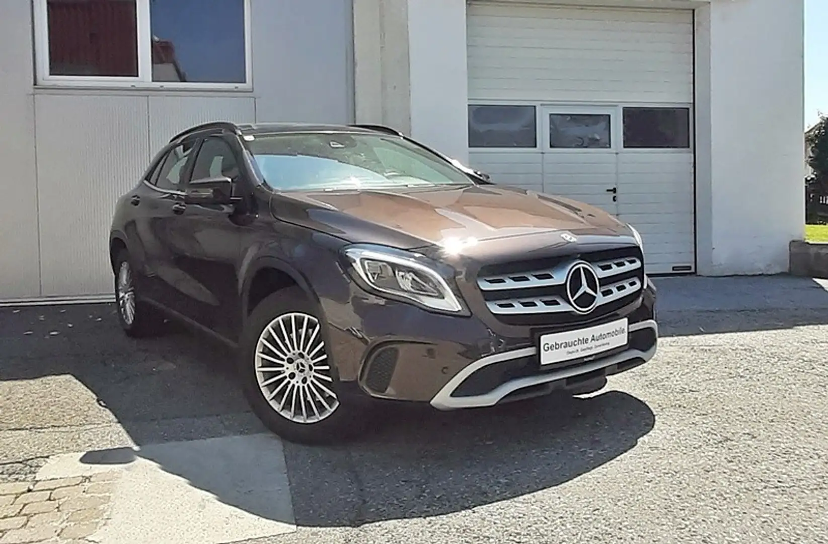 Mercedes-Benz GLA 220 4MATIC Aut. * Top Ausstattung * Braun - 1