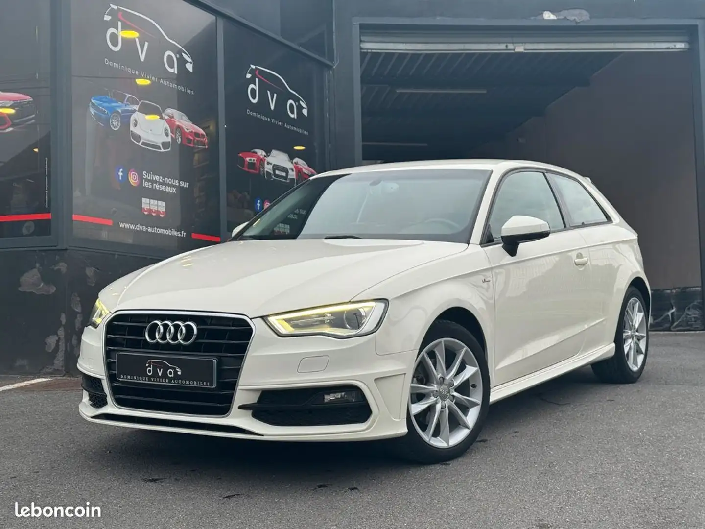 Audi A3 1.6 TDI 105 ch pack S-Line Weiß - 1