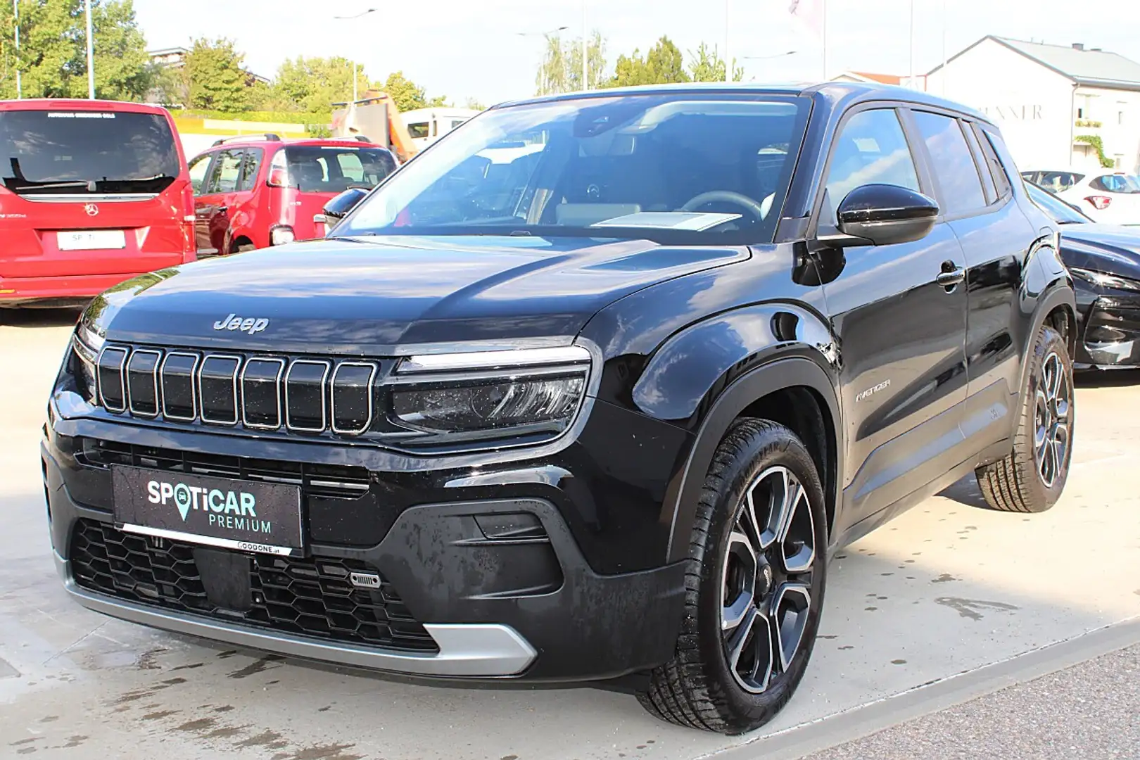 Jeep Avenger 1.2 GSE T3 Altitude Schwarz - 1
