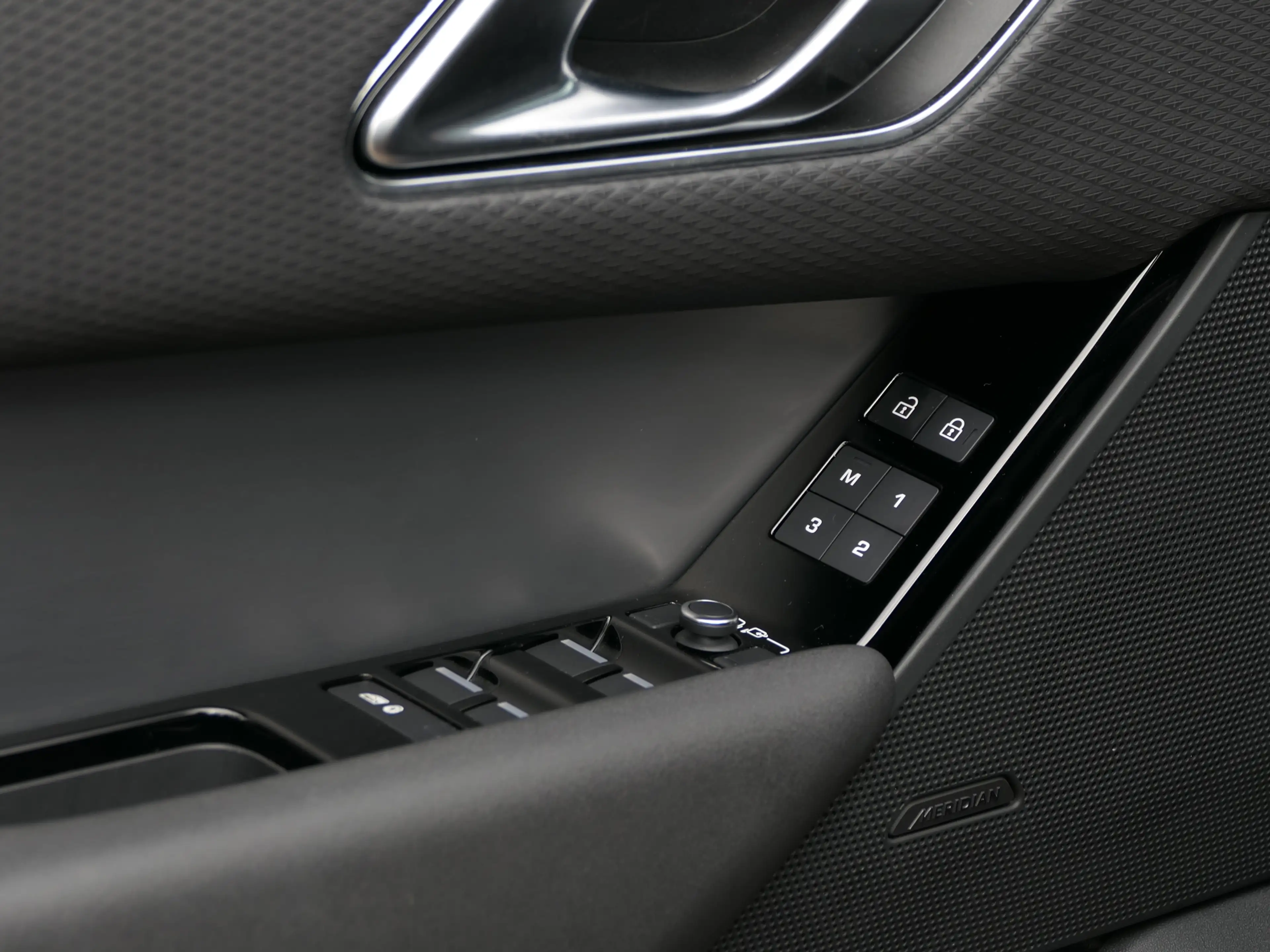 Land Rover Range Rover Velar 2.0 P400e AWD R-Dynamic SE PHEV Panoramadak | Matr — photo 12