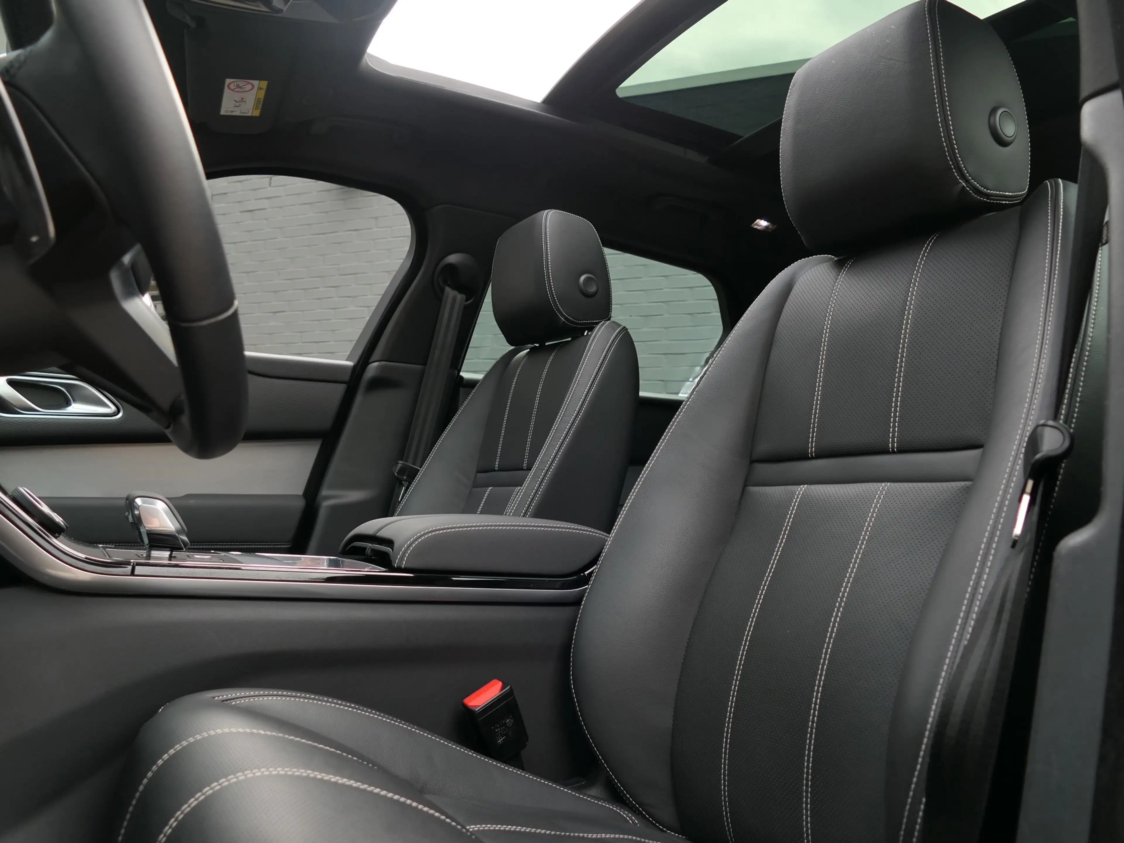 Land Rover Range Rover Velar 2.0 P400e AWD R-Dynamic SE PHEV Panoramadak | Matr — photo 6