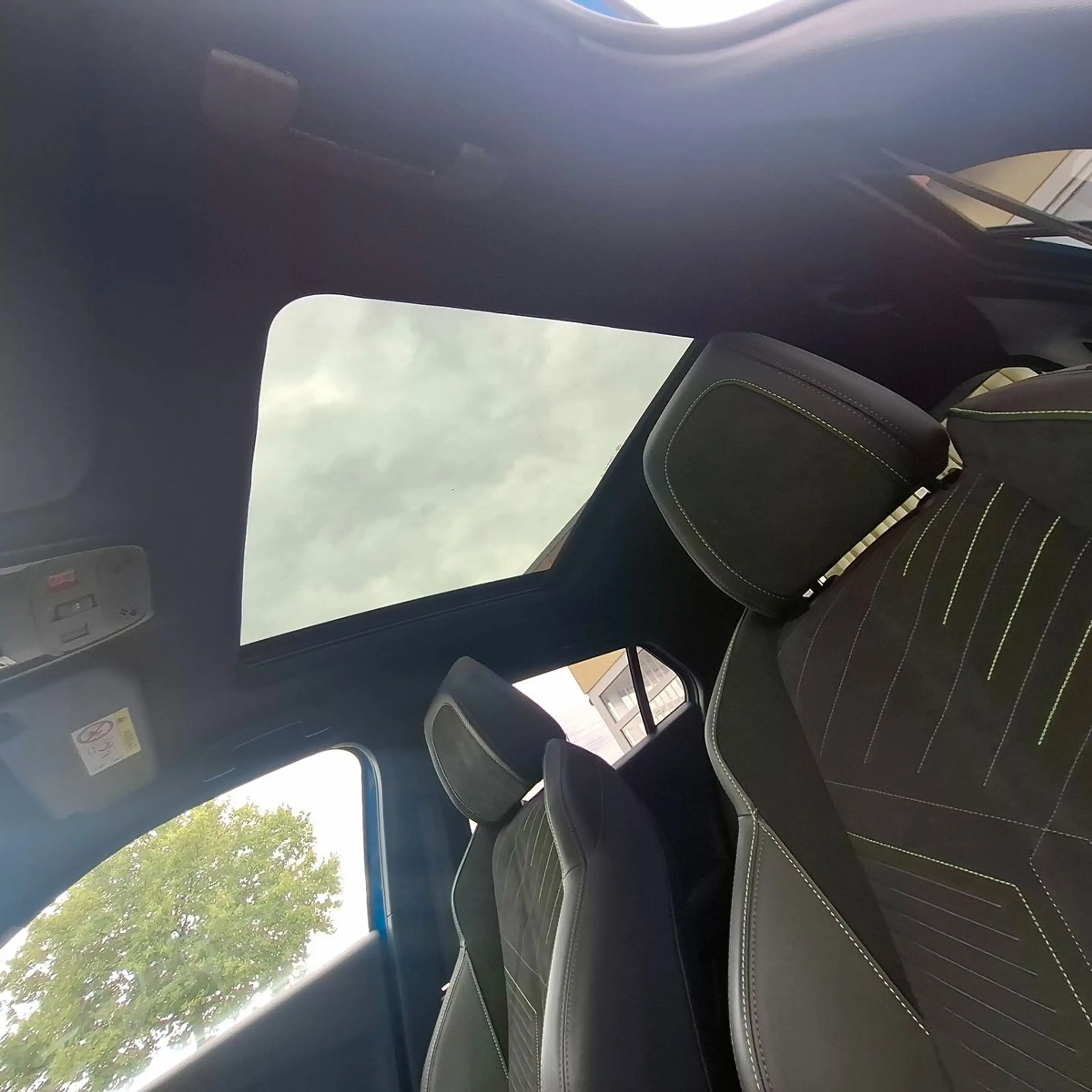 Peugeot 2008 GT Panoramadach+Massagesitz — photo 14