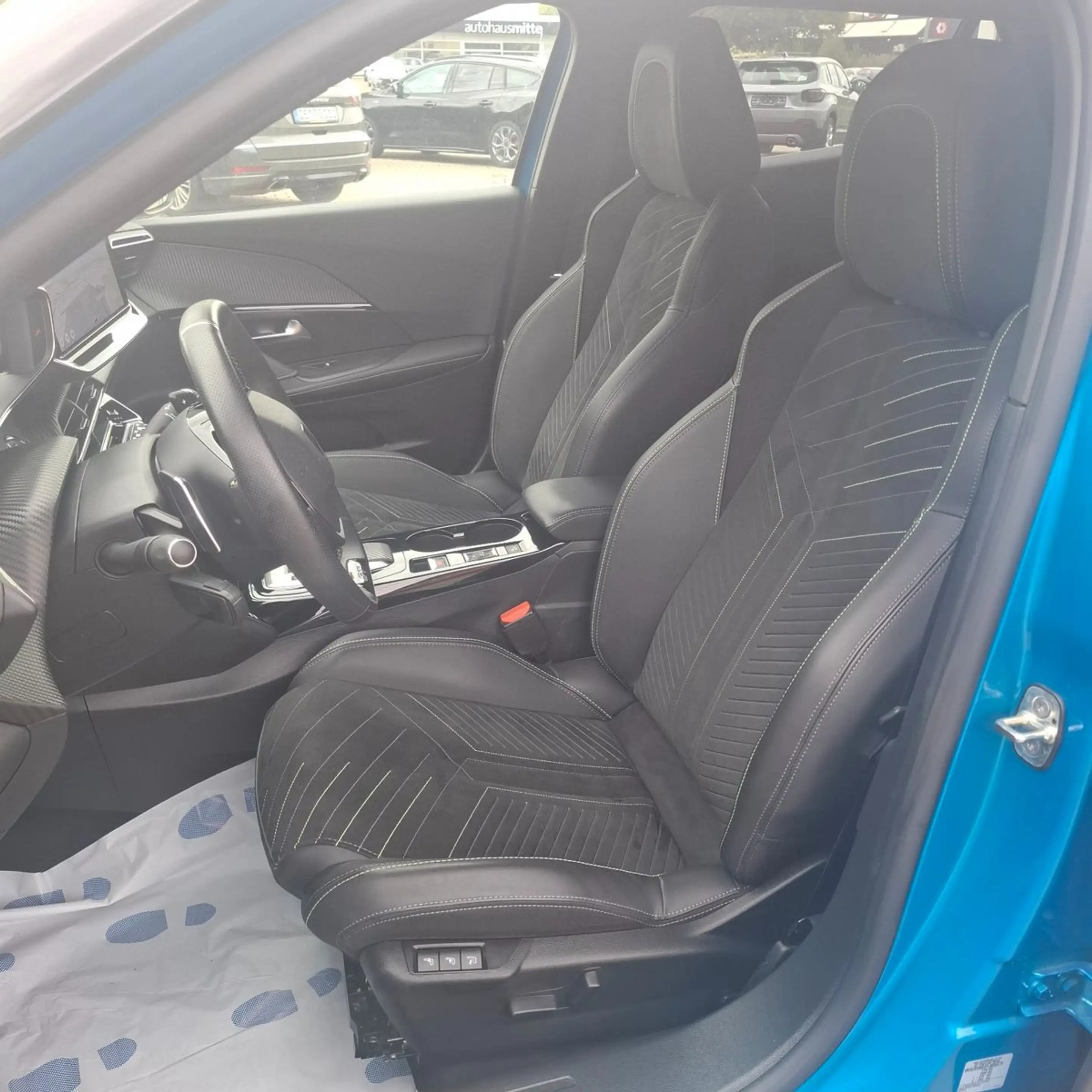 Peugeot 2008 GT Panoramadach+Massagesitz — photo 10