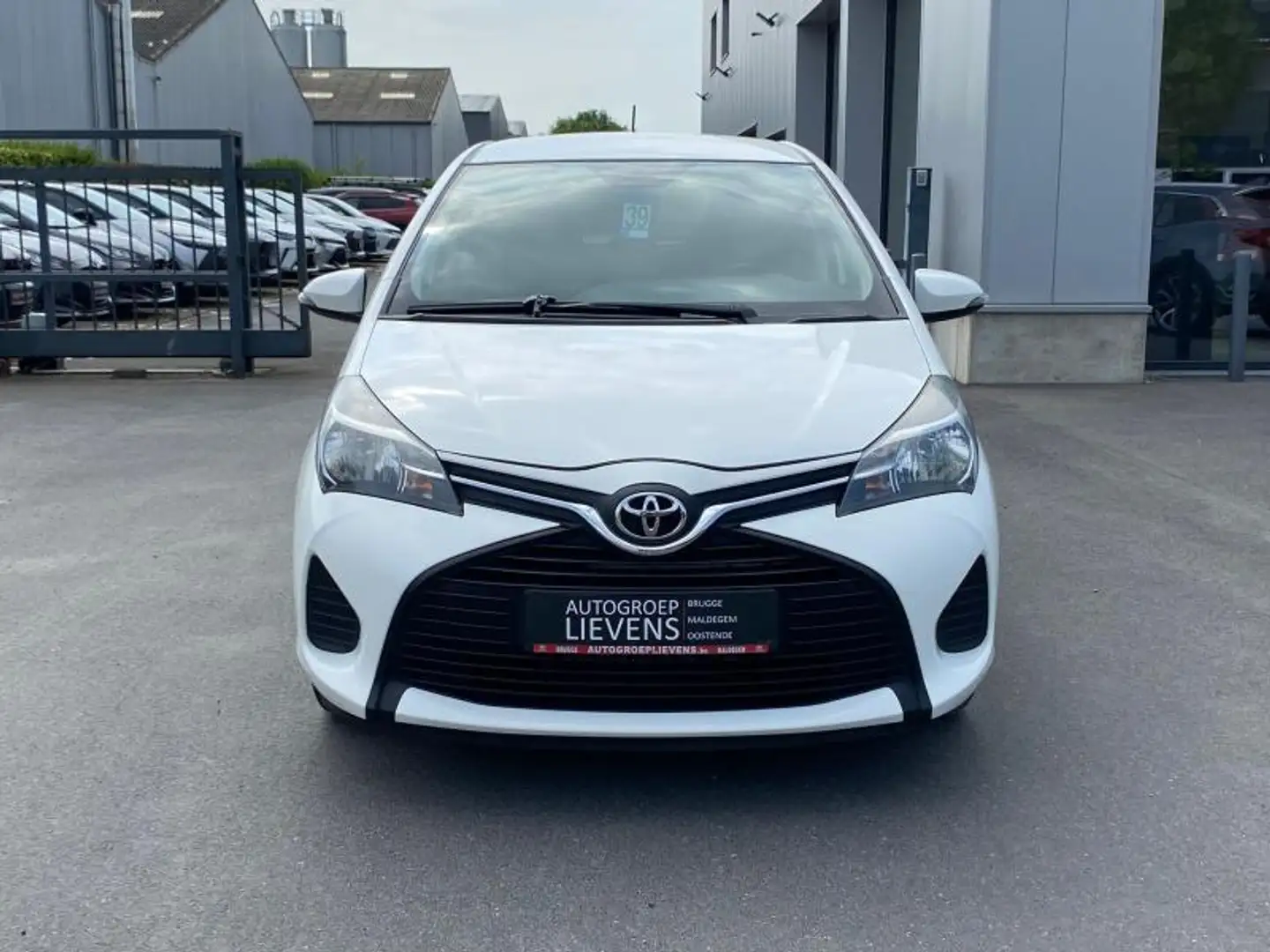 Toyota Yaris Y20 ACTIVE 1.3MT Blanc - 2