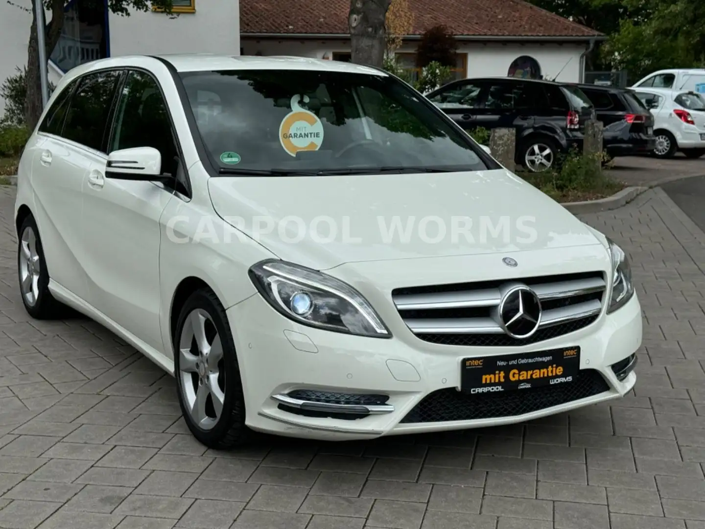 Mercedes-Benz B 180 Edition 1 Sportpaket XENON+NAVI+LEDER+PDC Weiß - 2