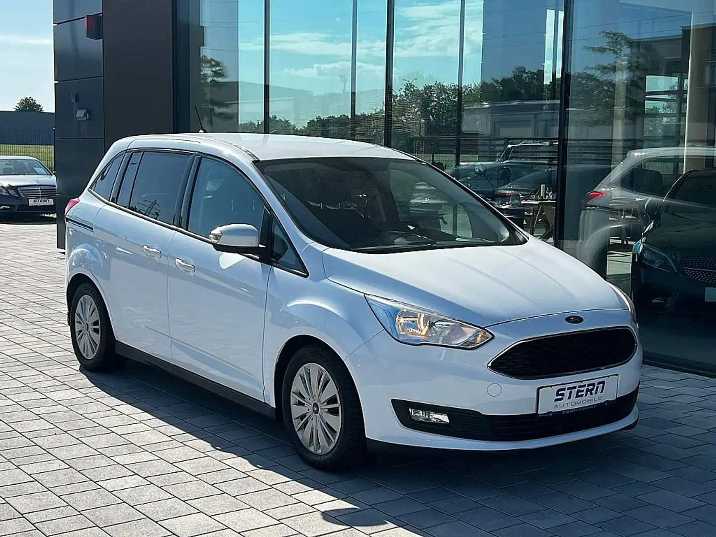 Ford Grand C-Max Grand C-MAX Trend 1,5 TDCi *7 SITZER* Weiß - 1