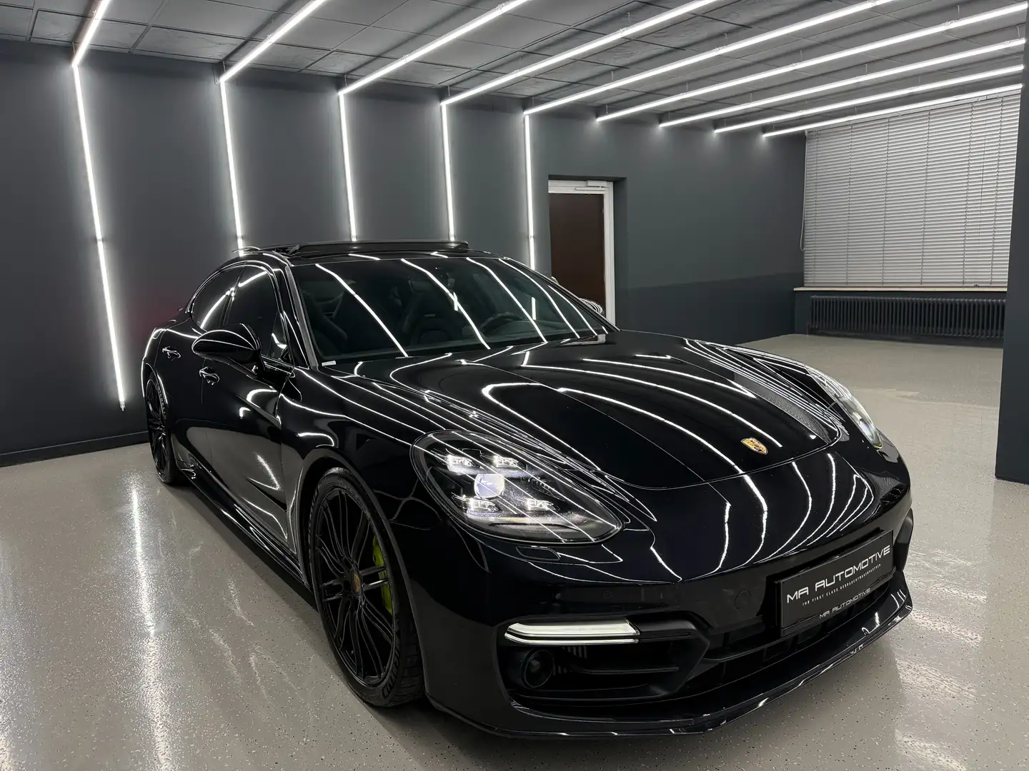 Porsche Panamera 4 E-Hybrid *SPORTDES*CHRONO*PANO*MATRIX*ACC*VOLL* Schwarz - 2