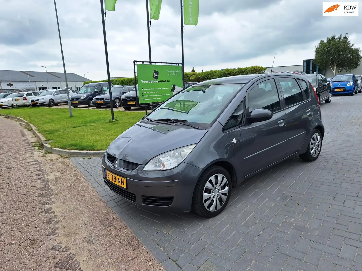 Mitsubishi Colt 1.3 Invite / Oerdegelijk / APK december 2025 Grijs - 1
