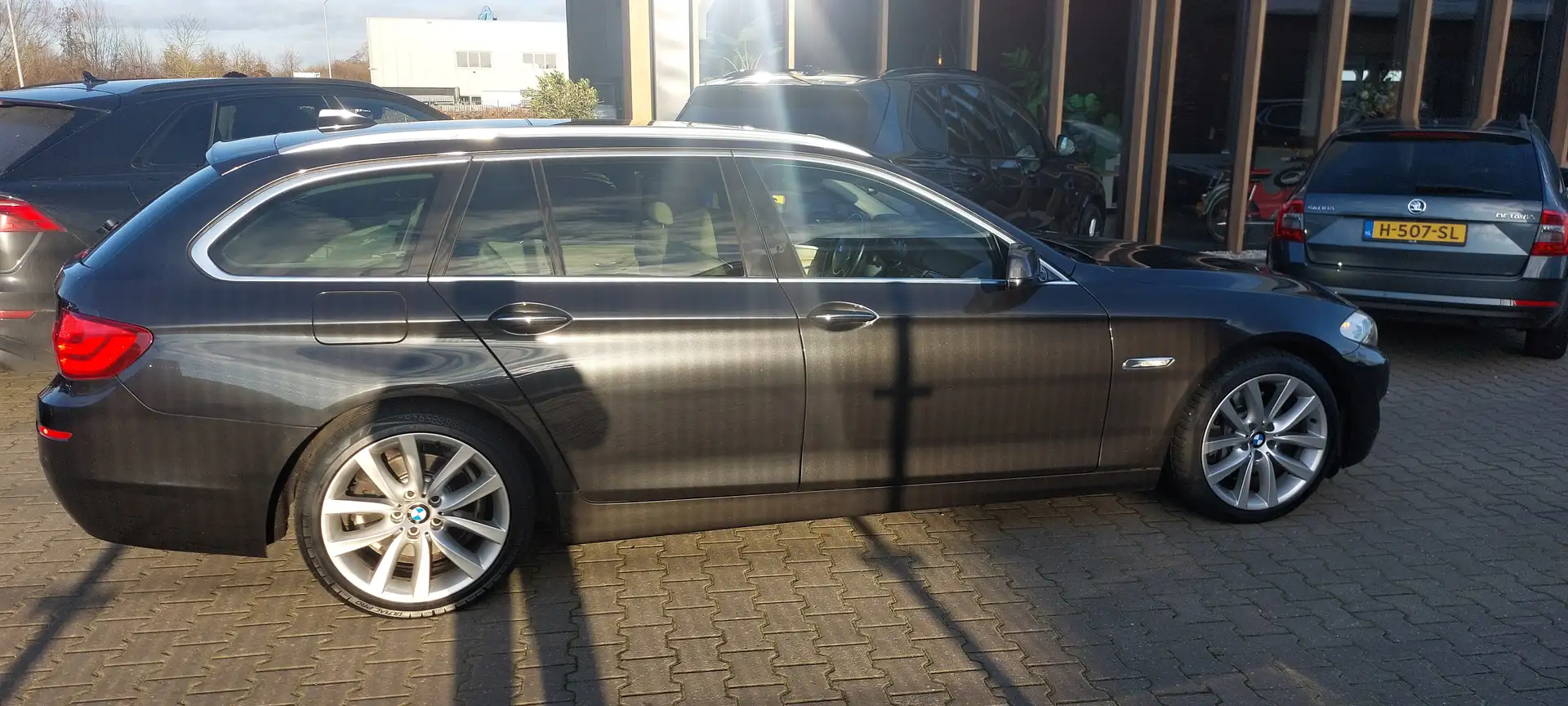 BMW 525 525d Touring Aut. Grau - 1