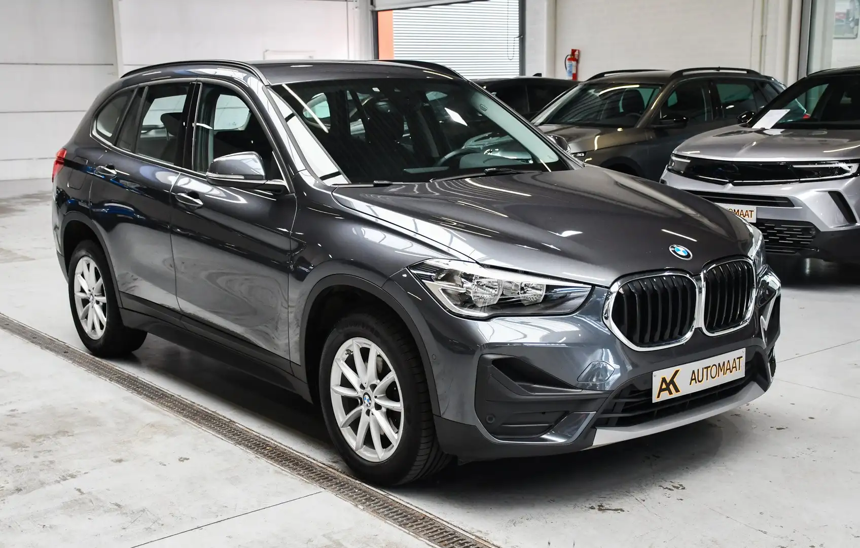 BMW X1 2.0 dAS sDrive18d - NAVI / TREKHAAK / BLUETOOTH Gris - 2