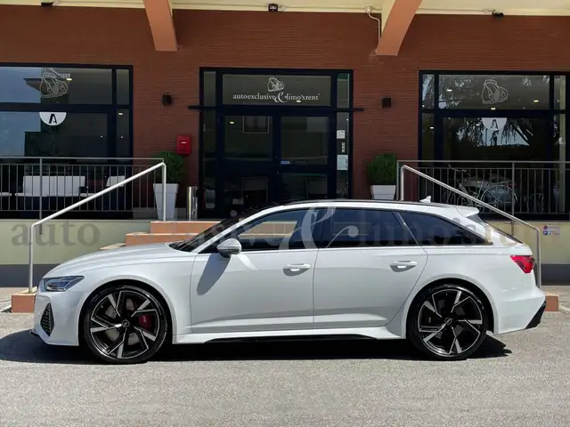 Audi RS6 Avant view 2