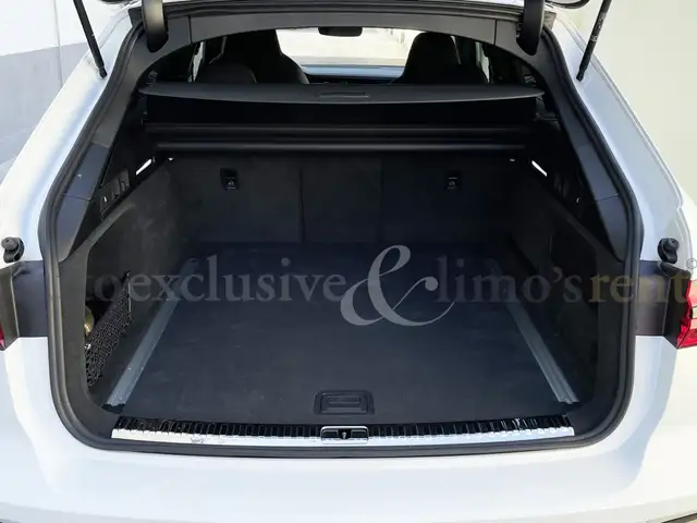 Audi RS6 Avant view 11