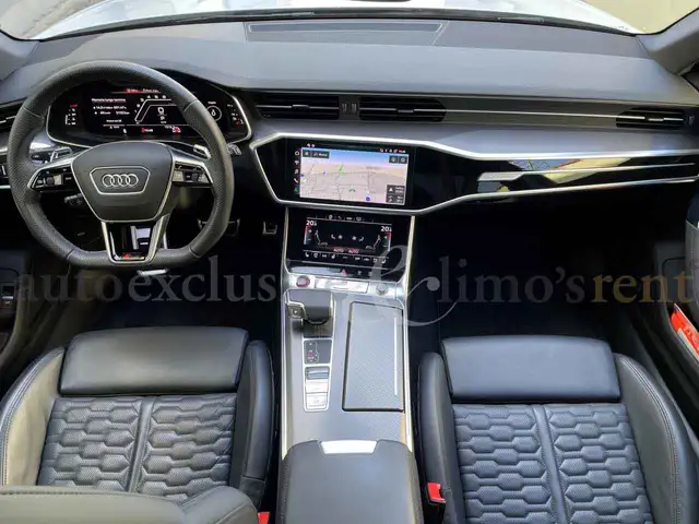 Audi RS6 Avant view 6
