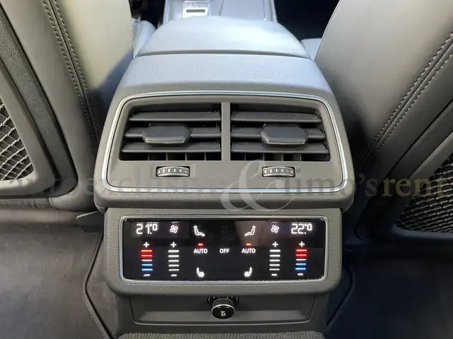 Audi RS6 Avant view 10