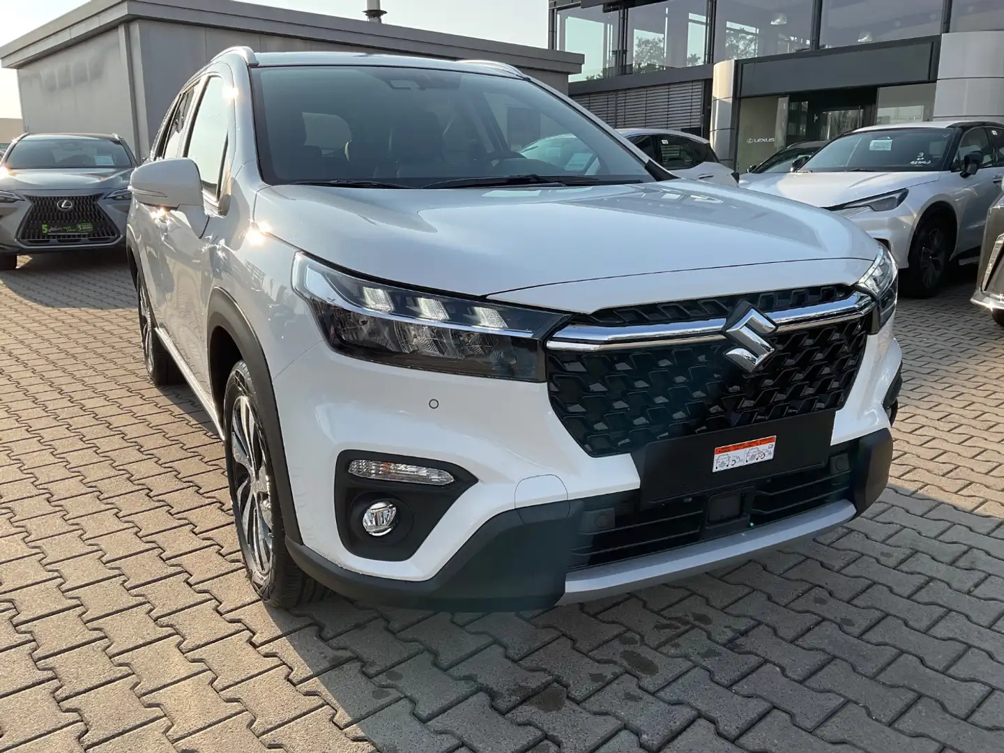 Suzuki S-Cross 1.5 Comfort+ ALLGRIP Mild Hybrid Pano Weiß - 2