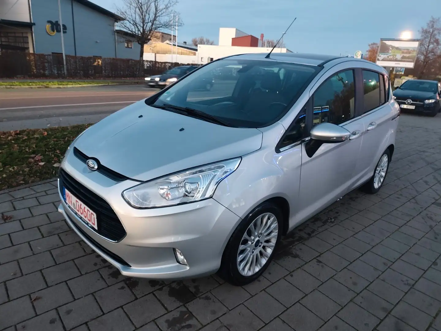 Ford B-Max *Titanium*1.Hd*Klimaaut*2xSchiebetüren* Silber - 2