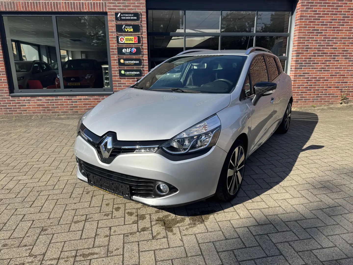 Renault Clio Estate 0.9 TCe Iconic - 1