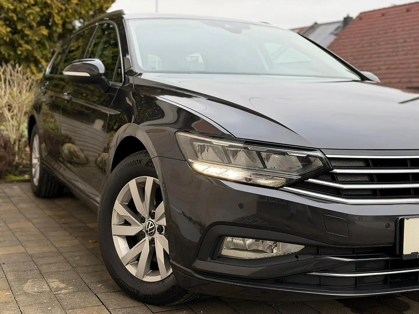 Volkswagen Passat Variant Business 2,0 SCR TDI DSG Schwarz - 2
