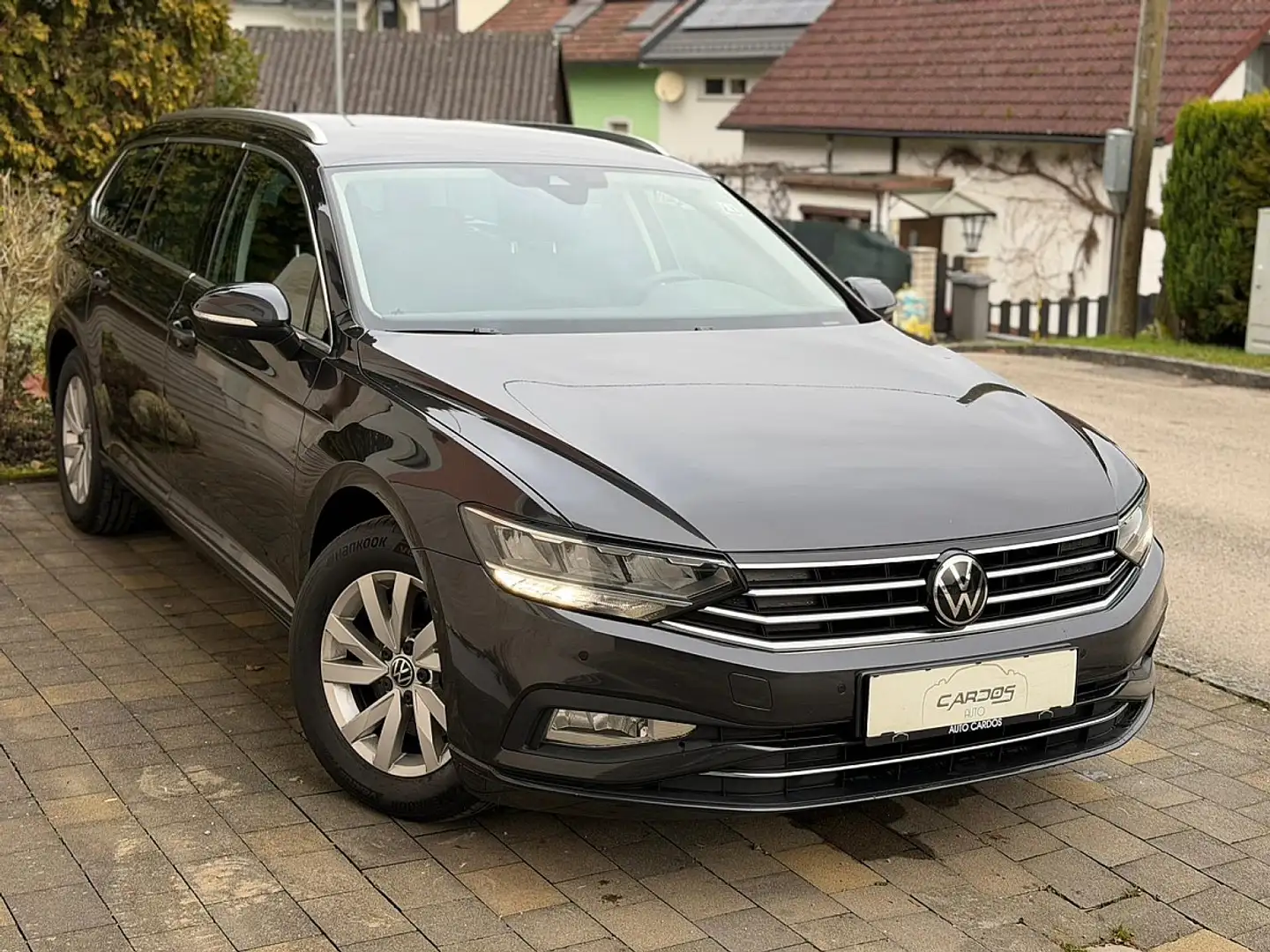 Volkswagen Passat Variant Business 2,0 SCR TDI DSG Schwarz - 1