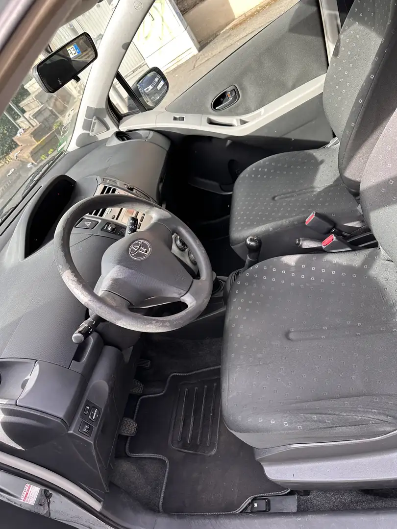 Toyota Yaris 2007, 1.0 VVT-i Luna Grau - 2