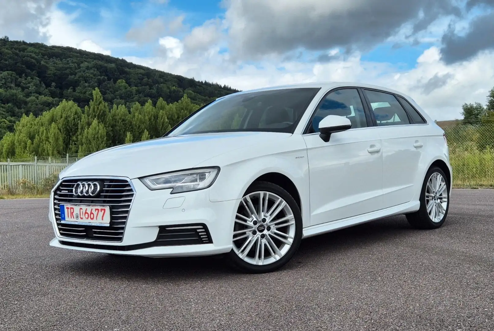 Audi A3 Sportback e-tron design 1.4 TFSI , Navi, AHK. Weiß - 1