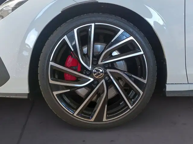 Volkswagen Golf view 6