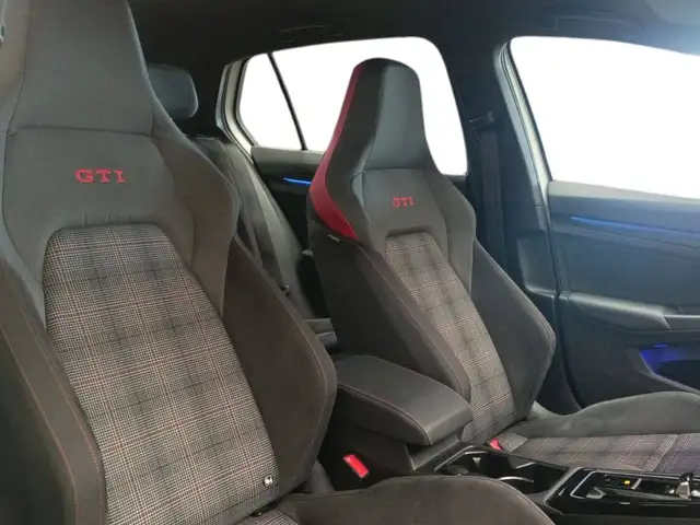 Volkswagen Golf view 11