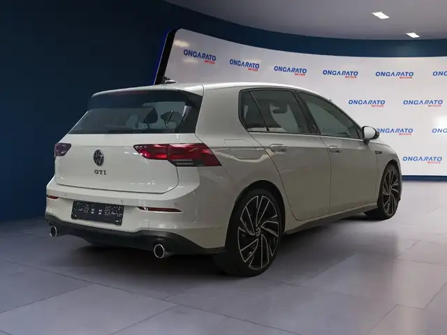 Volkswagen Golf view 3