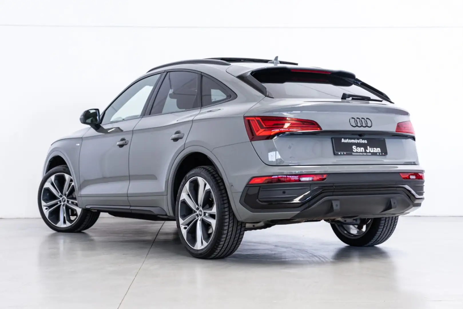 Audi Q5 Sportback 40 TDI quattro-ultra Black line S tronic Gris - 2