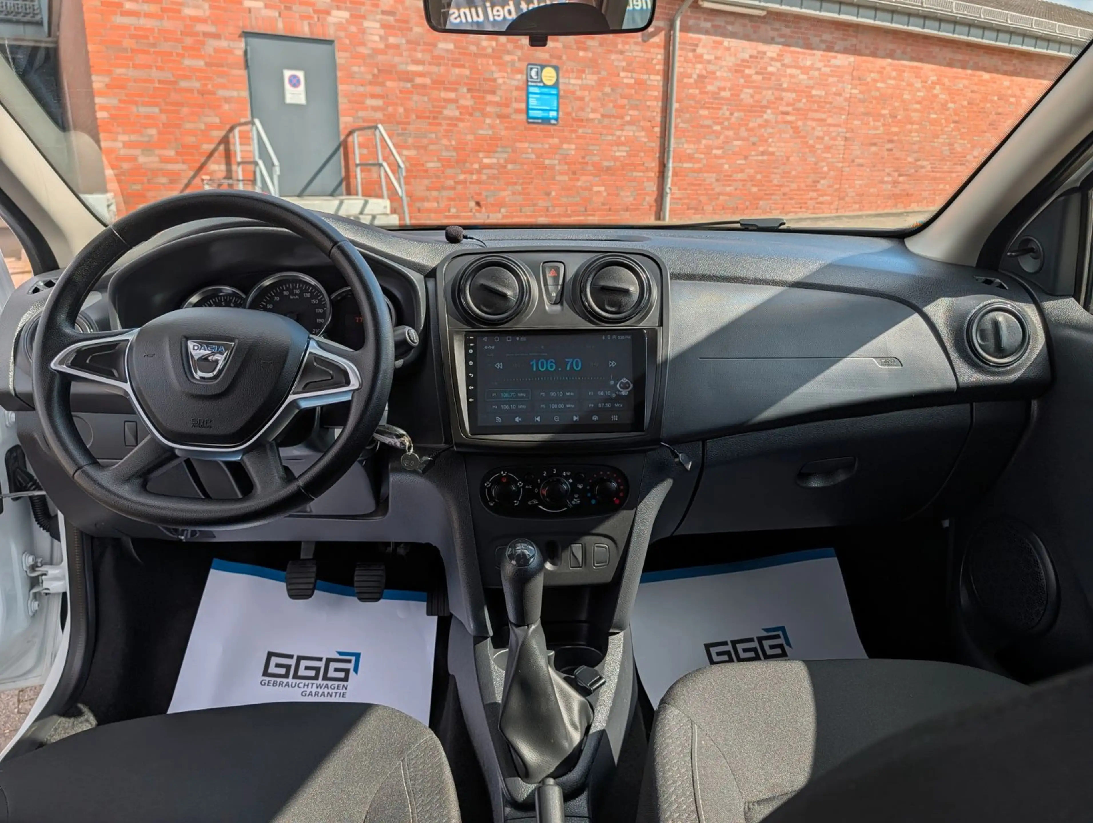 Dacia Logan Essential GARANTIE KLIMA NAVI CARPLAY — photo 14