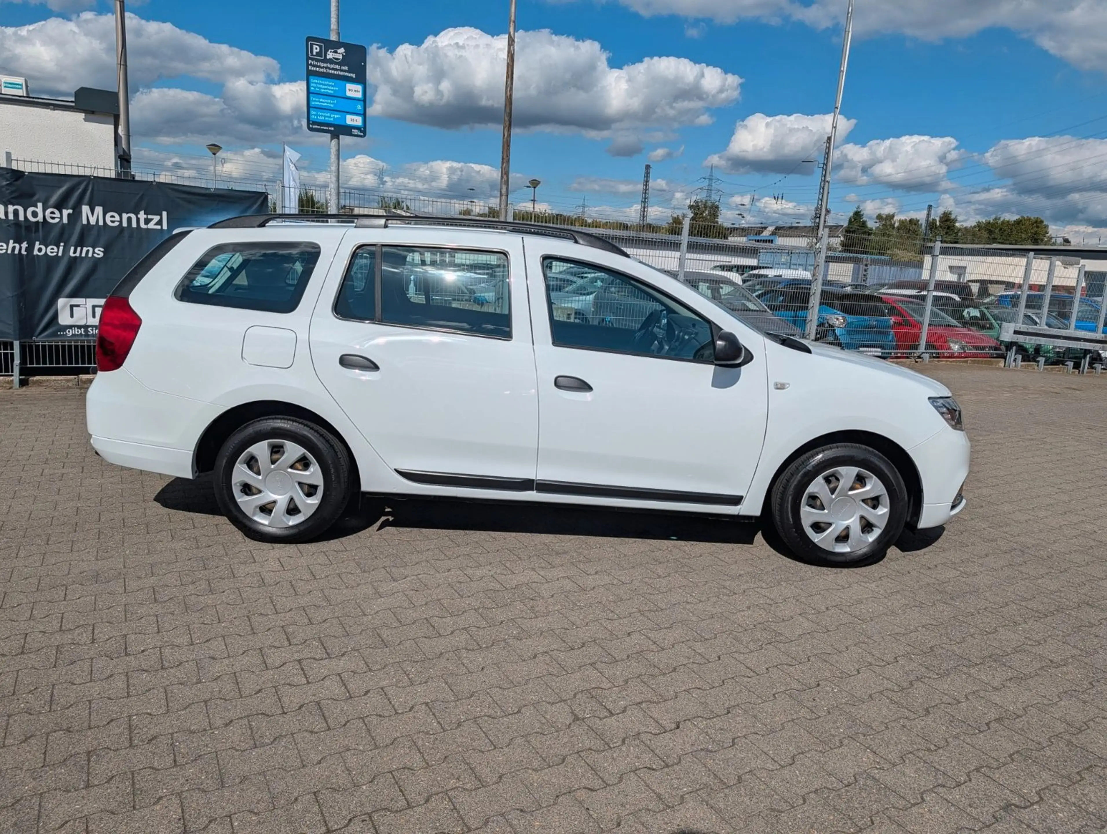 Dacia Logan Essential GARANTIE KLIMA NAVI CARPLAY — photo 7