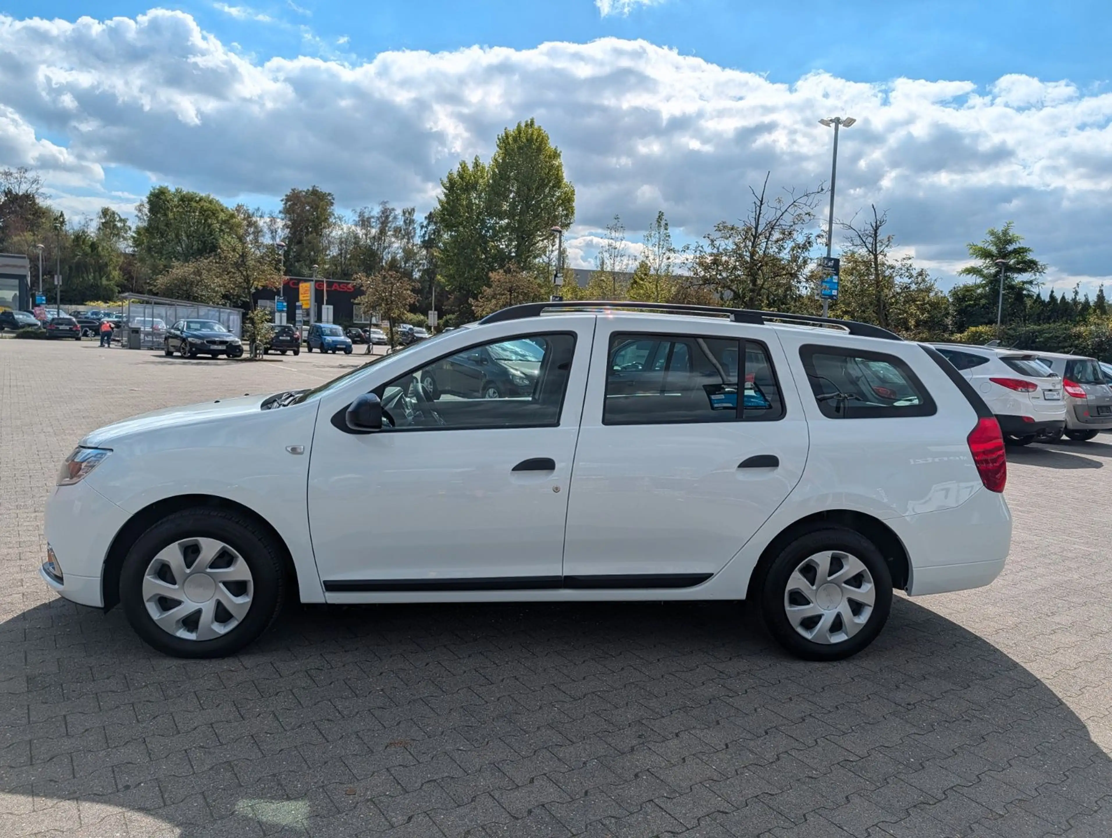 Dacia Logan Essential GARANTIE KLIMA NAVI CARPLAY — photo 6