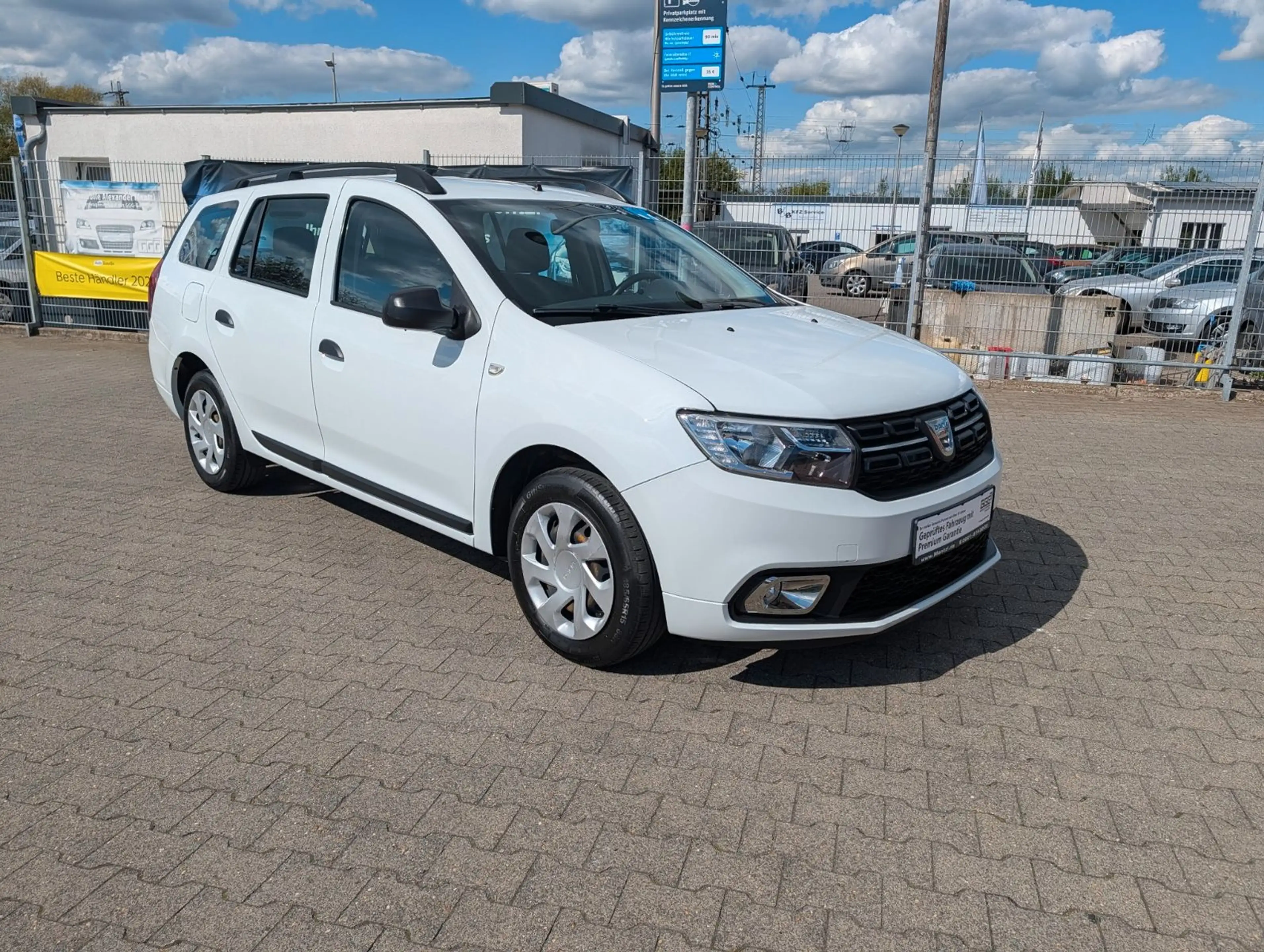 Dacia Logan Essential GARANTIE KLIMA NAVI CARPLAY — photo 3