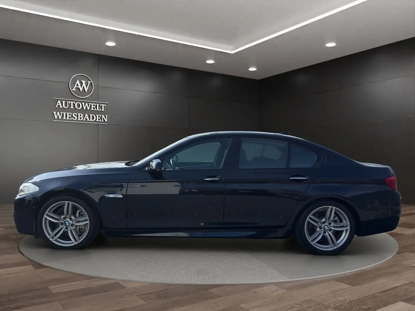 BMW 550 i| M-Sport | HUD | Soft-Close | SD | Černá - 2