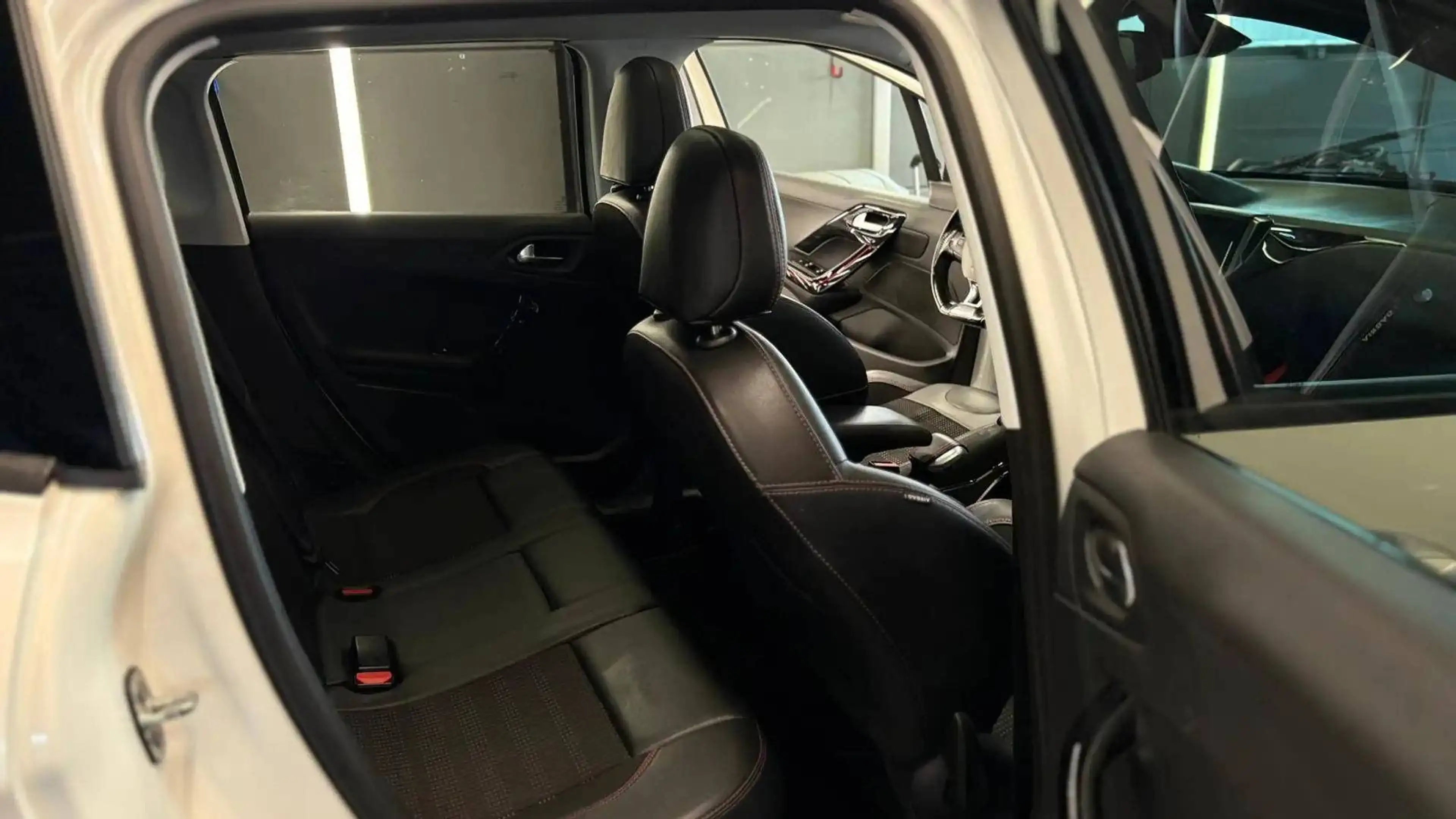 Peugeot 2008 1.2i benz. GT-LINE AUTOMATIQUE Euro 6 bj. 2019 126595km — photo 10