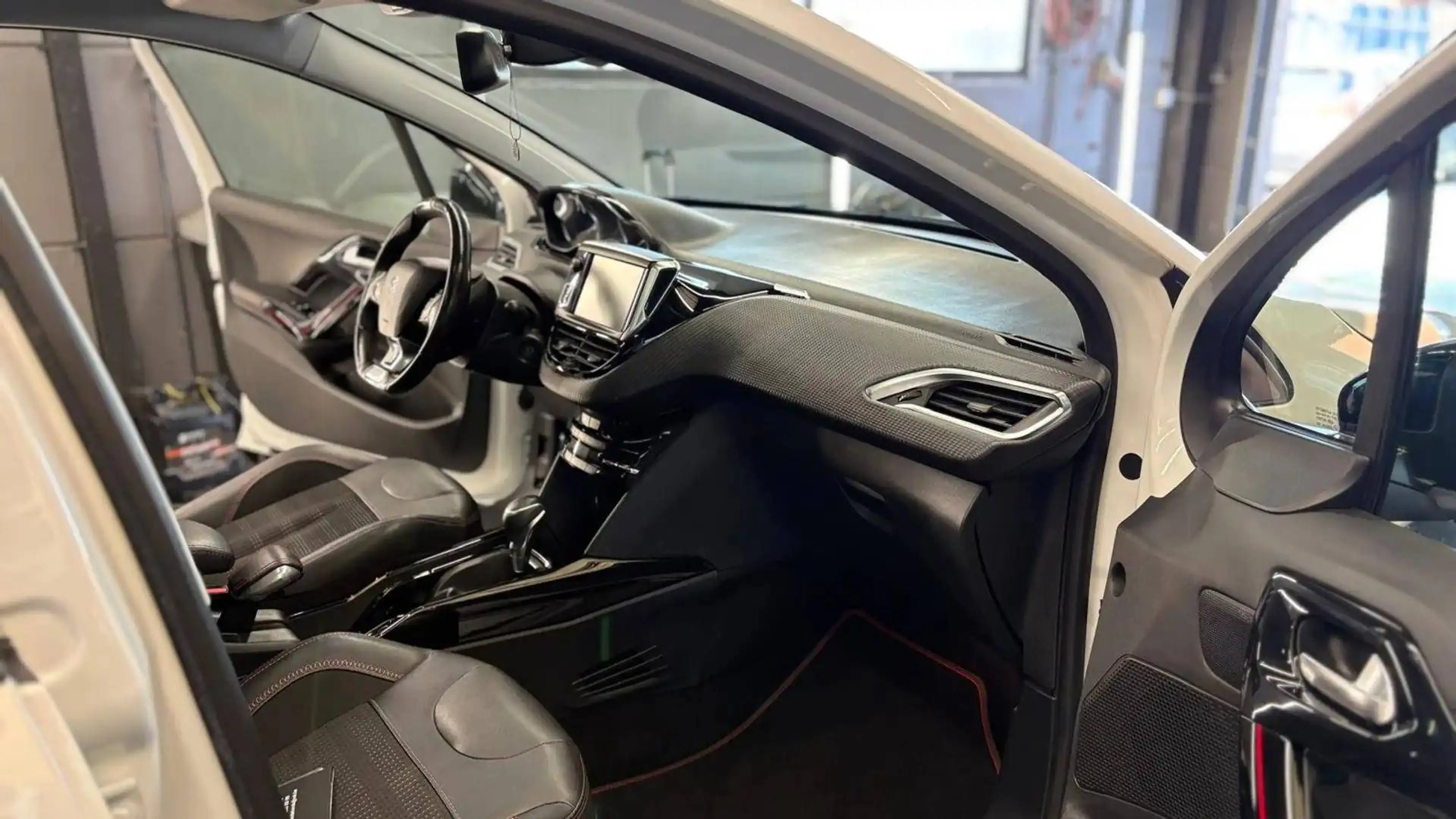 Peugeot 2008 1.2i benz. GT-LINE AUTOMATIQUE Euro 6 bj. 2019 126595km — photo 8