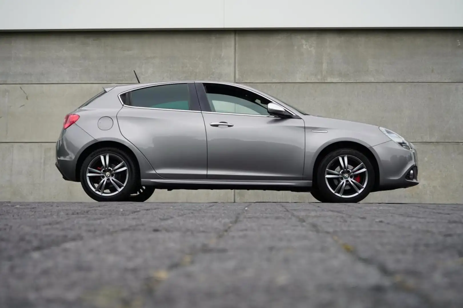 Alfa Romeo Giulietta 1.4 T Exclusive Grau - 2
