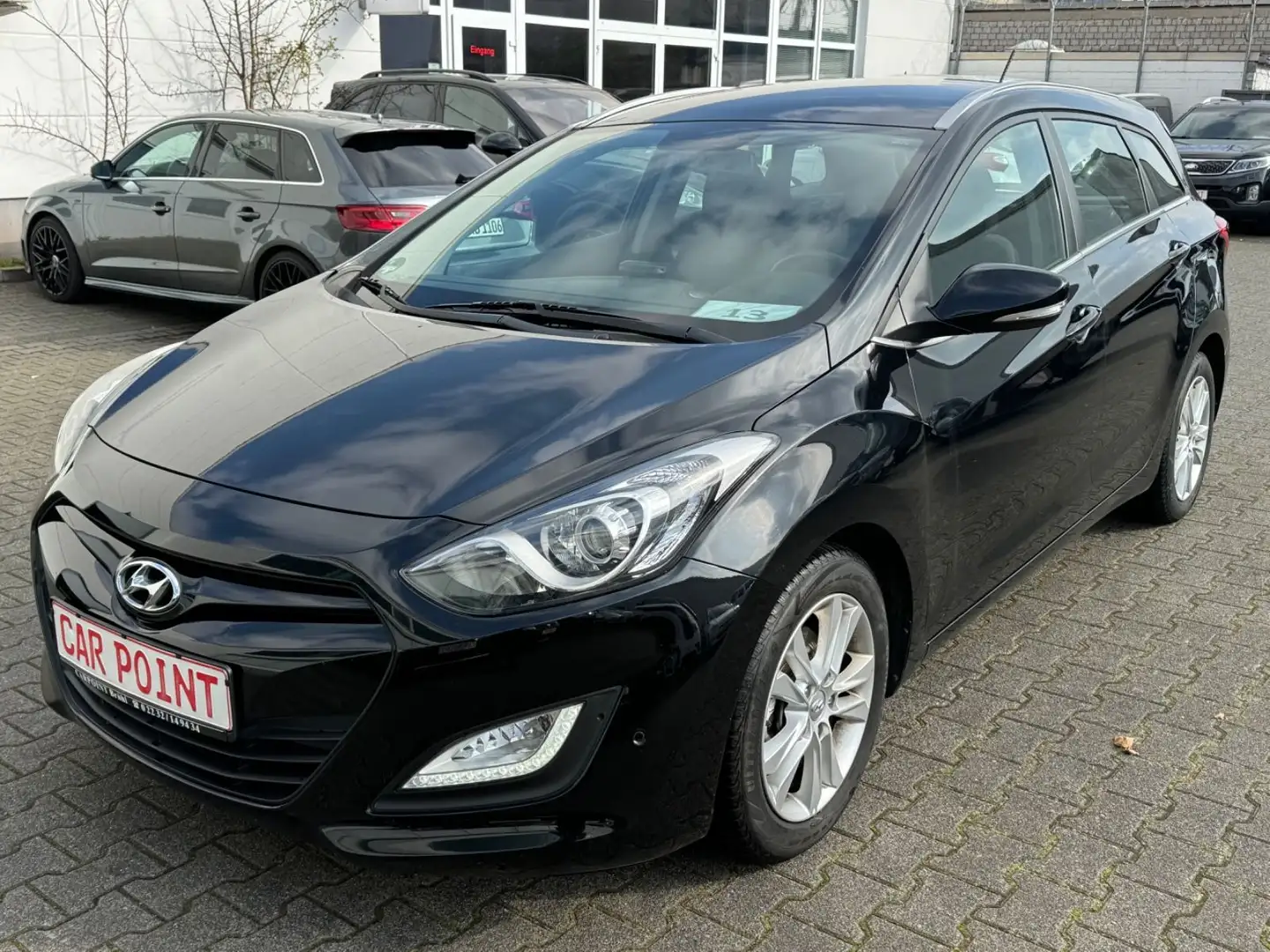 Hyundai i30 cw Trend 2. HAND/KLIMA/PDC/8 FACH Nero - 1