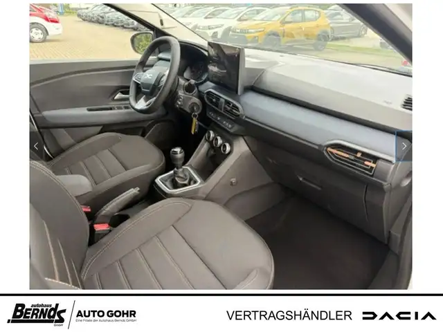 Dacia Sandero view 9