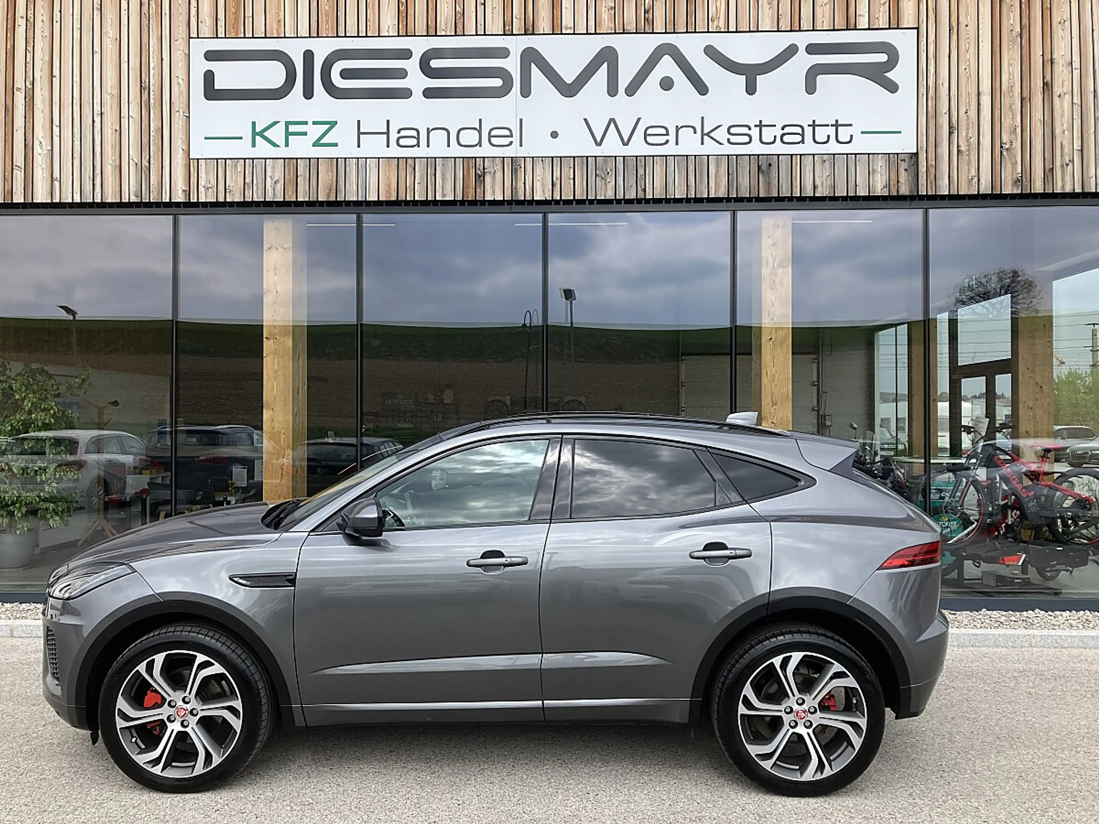 Jaguar E-Pace 2.0DI4 D180 R-Dynamic AWD Aut. — photo 2