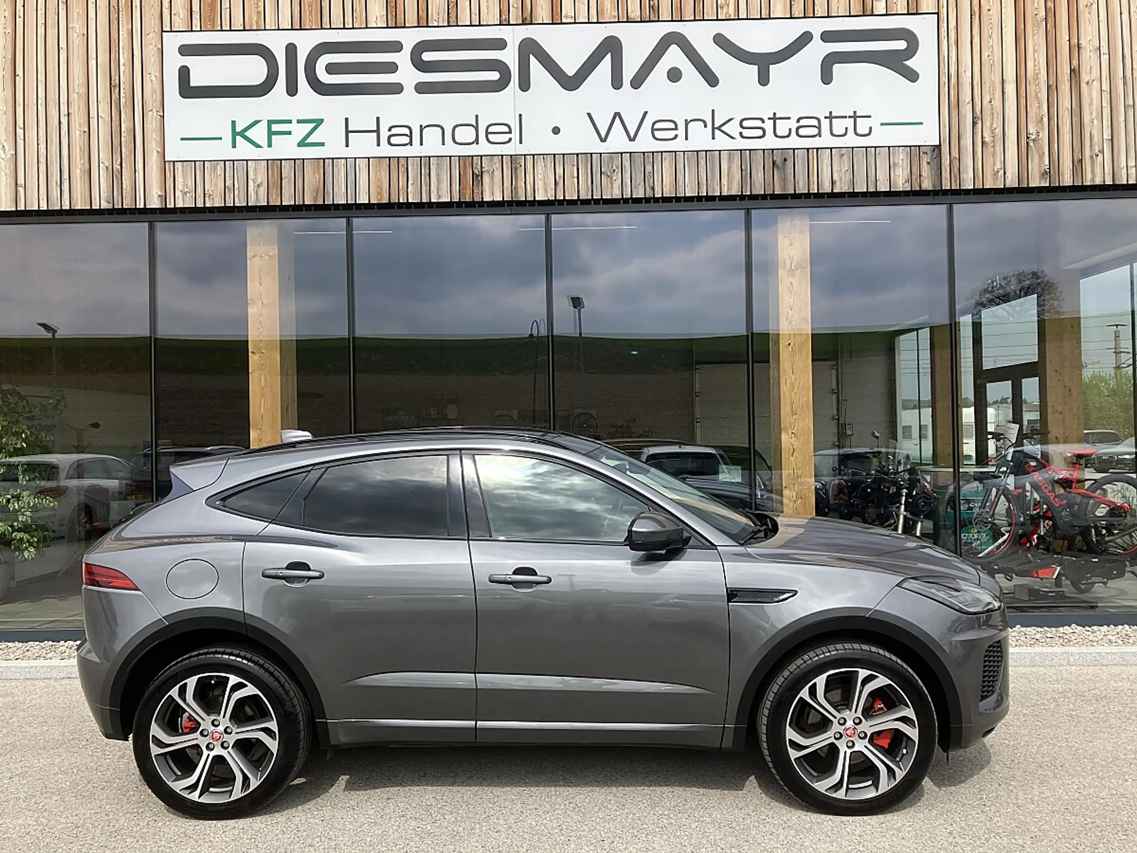 Jaguar E-Pace 2.0DI4 D180 R-Dynamic AWD Aut. — photo 6