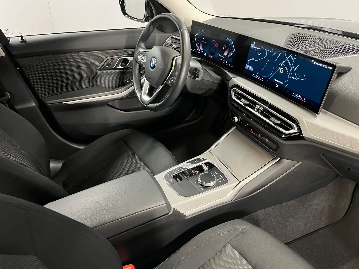 BMW 320 d 48V xDrive Touring Aut. ***Widescreen | LED | Schwarz - 2