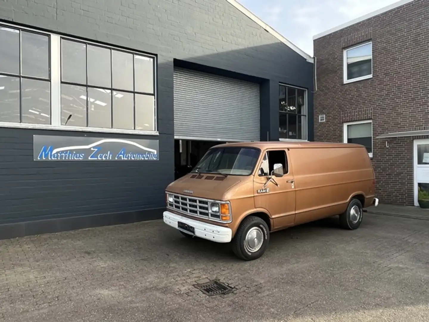 Dodge RAM Ram Van 250 Custom * Survivor im Erstlack * - 2